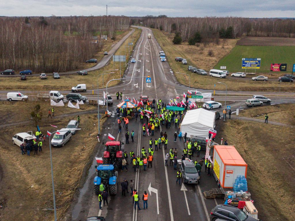 Farmers in Poland block a major motorway at the Polish-Ukrainian border. 