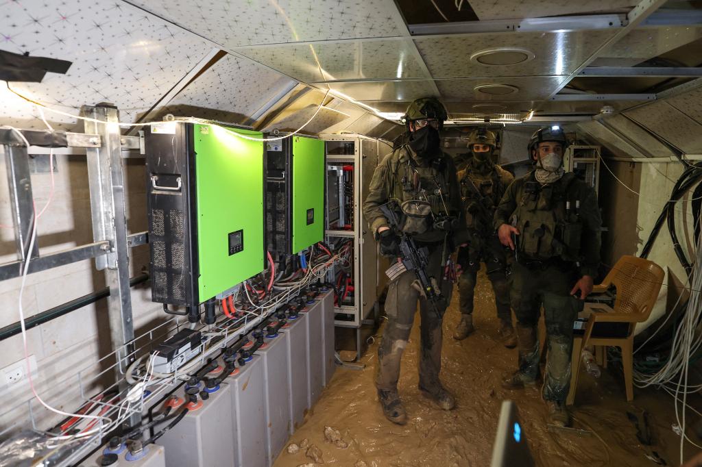 IDF soldiers inspected an alleged power siphoning station below the courtyard of the UNRWA's abandoned headquarters. 