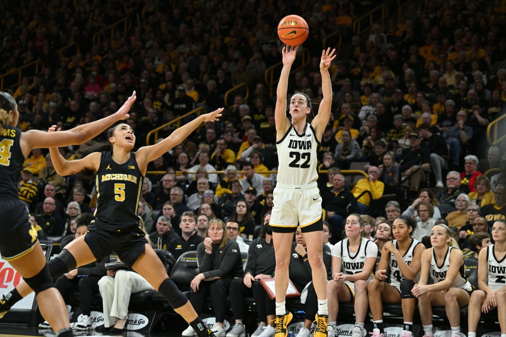 Caitlin Clark (22) in action for the Iowa Hawkeyes on Feb. 15, 2024.