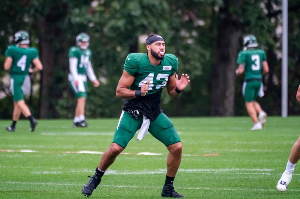 New York Jets tight end Ross Travis (43) runs a drill during camp at the Atlantic Health Jets Training Center, Wednesday, Sept. 2, 2020, in Florham Park, NJ. 