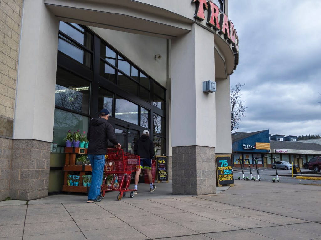 Police recommend shoppers stay close to their grocery carts to make sure none of their personal items are stolen.