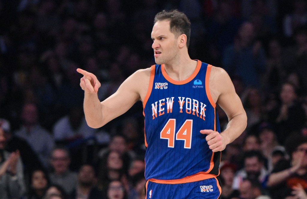 Bojan Bogdanovic points toward a teammate during the Knicks' loss to the Pacers.