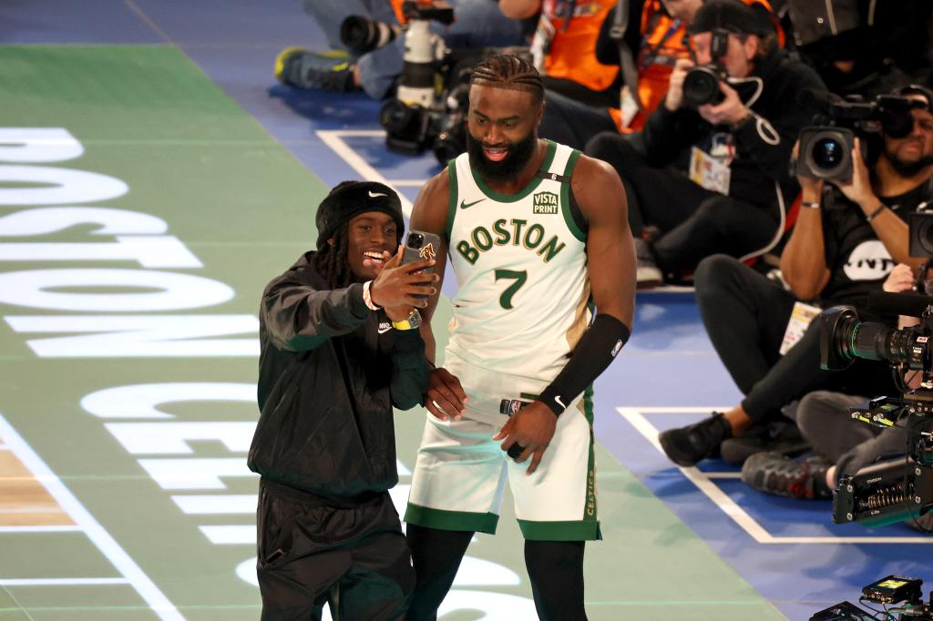 Jaylen Brown (7) poses with celebrity streamer Kat Cenat at the 2024 Slam Dunk Contest. 