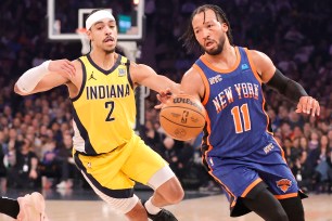 Jalen Brunson drives  past Andrew Nembhard during the Knicks' 125-111 loss to the Pacers.