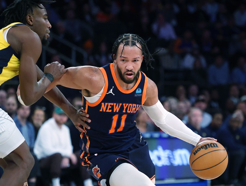 Jalen Brunson, who scored 40 points, drives to the basket during the Knicks' 109-105 win over the Pacers.