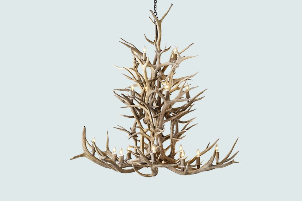 Chandelier with antlers.