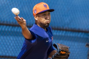 Edwin Diaz pitches during Mets spring training on Monday.