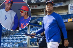Darryl Strawberry is serving as the Mets' guest instructor (inset) this week.