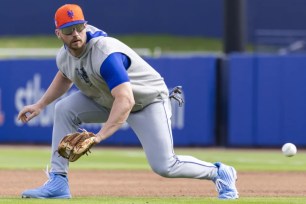 Pete Alonso fields a groundball during the Mets' spring training practice on Friday.
