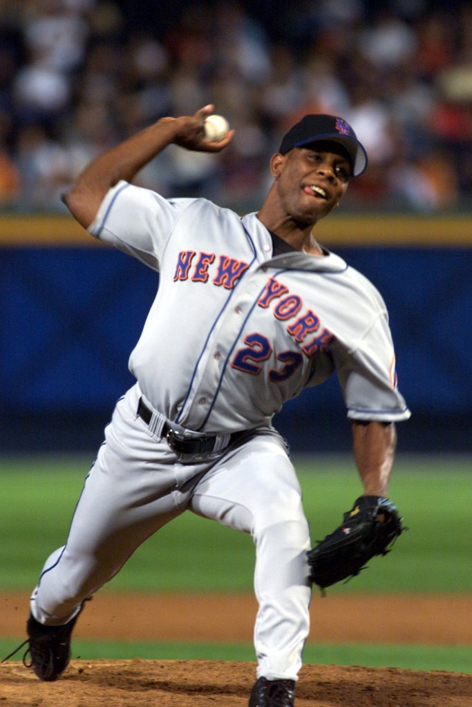 Pat Mahomes pitching for the Mets in 2000.