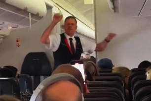 A flight attendant on Australia’s Qantas Airways had the whole plane doing a Taylor Swift sing along.