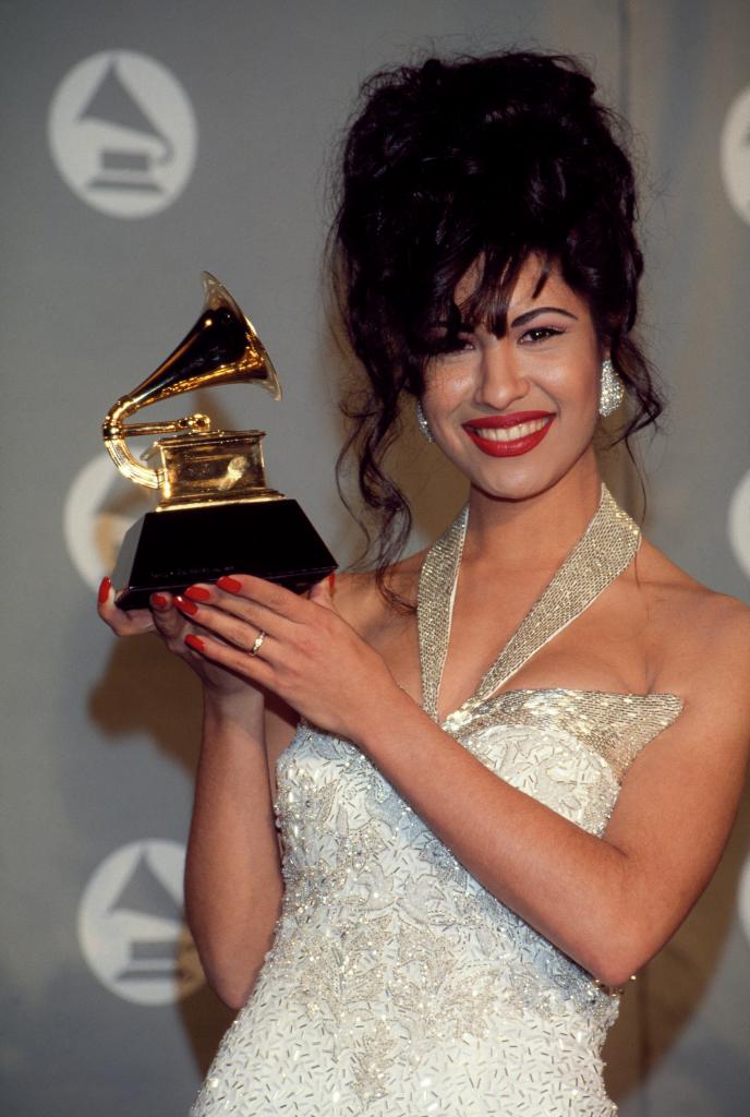 Selena Quintanilla, the "Queen of Tejano Music," with her Grammy Award in New York in March 1994.