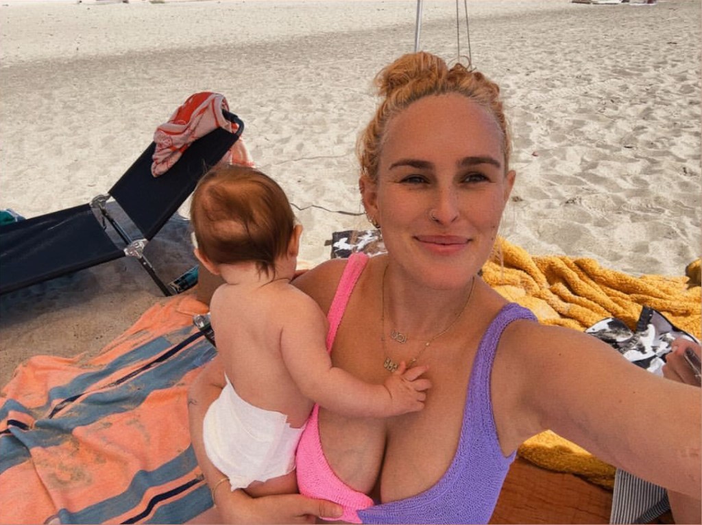 Rumer Willis with her daughter. 