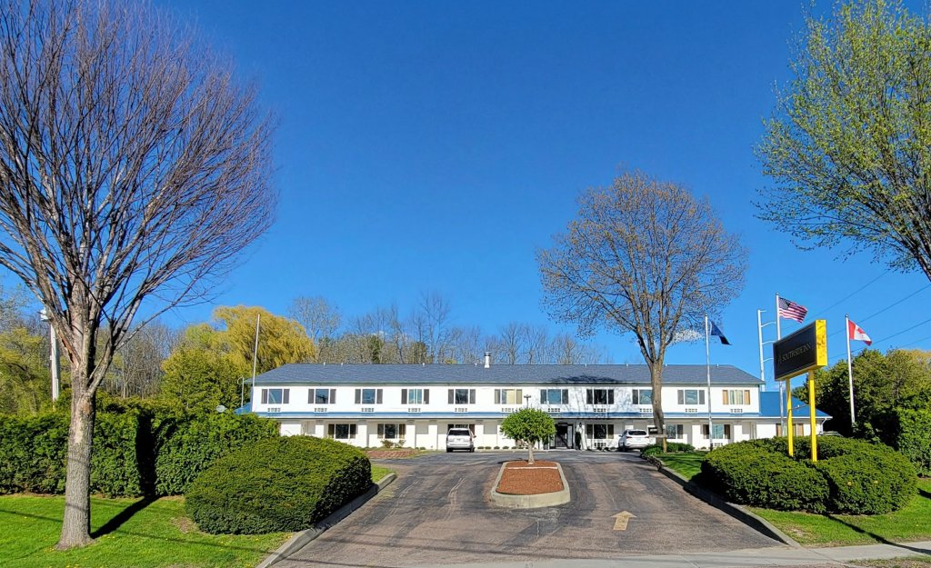 Exterior of the South Side Inn in Burlington, Vermont