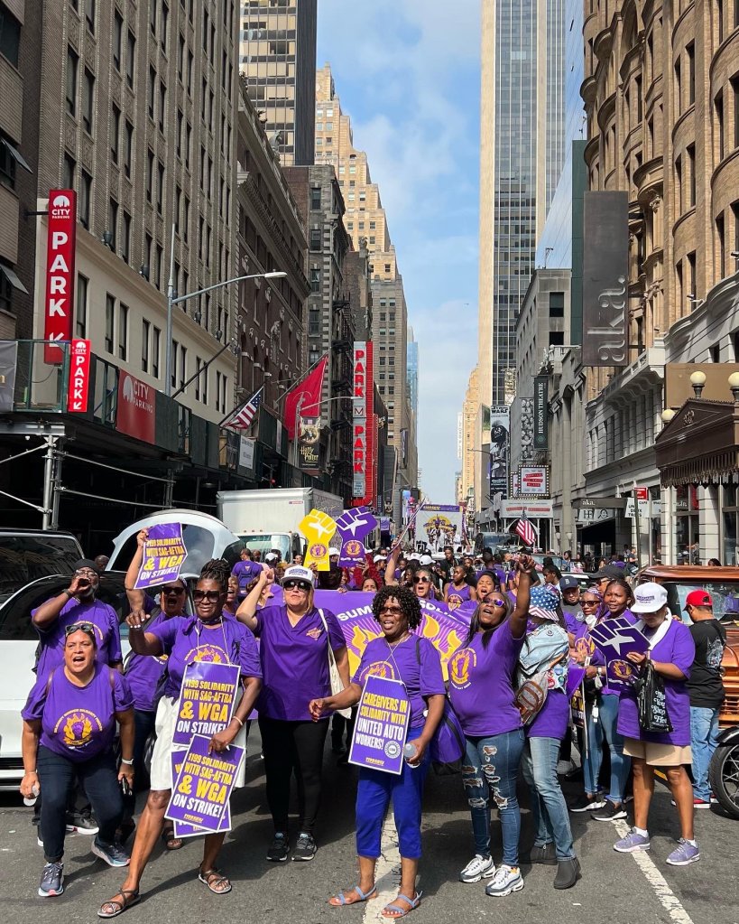 1199 workers at a march