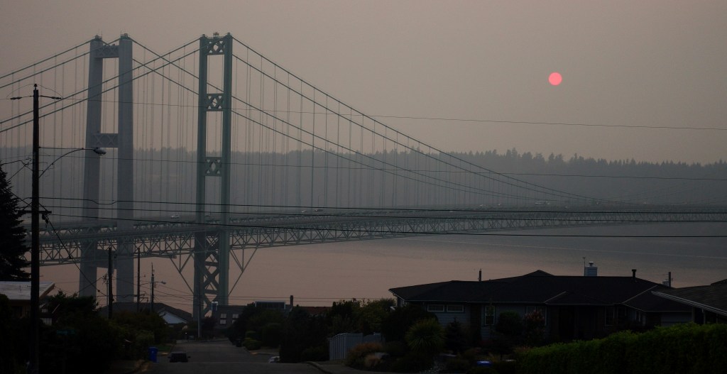 Tacoma Narrows Bridge. 