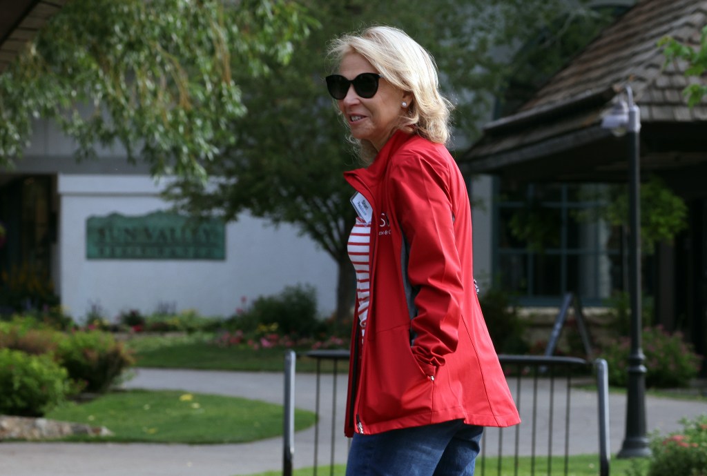 Shari Redstone, the controlling shareholder of National Amusements, which owns 80% of Paramount, is mulling selling the company. 