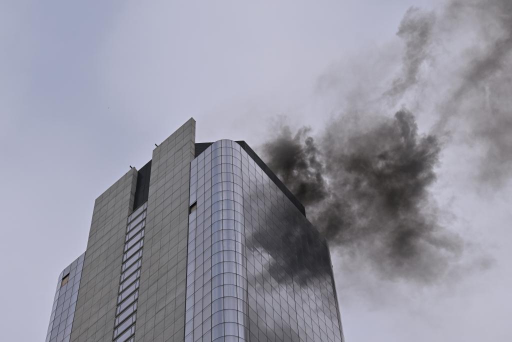 Thick plumes of smoke were spotted bursting out of an under-construction skyscraper near One World Trade Center after a fire broke out on the building's roof Wednesday morning.