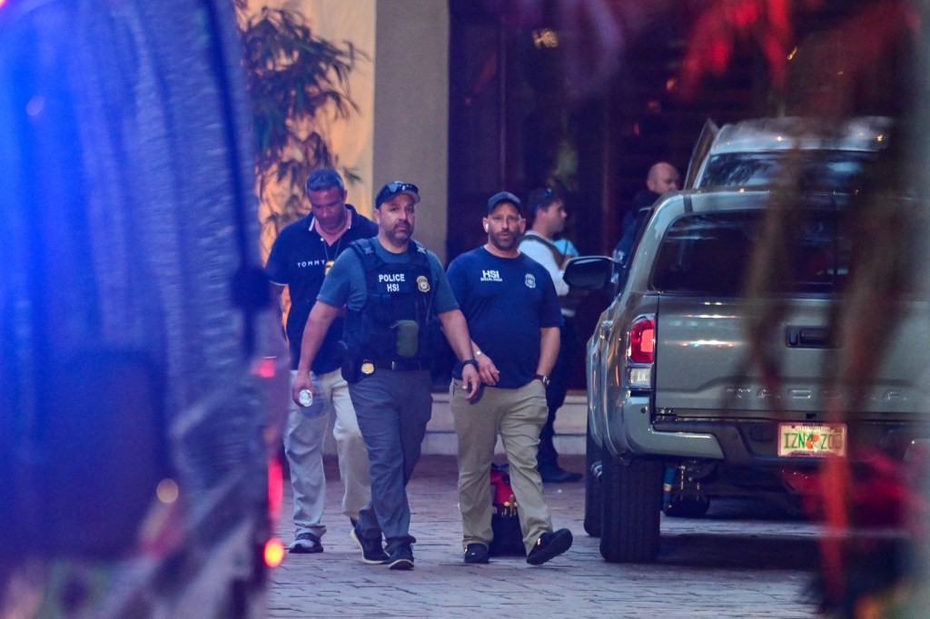 A photo of Homeland Security agents at the entrance of Sean 'Diddy' Combs's home in Star Island, Miami/