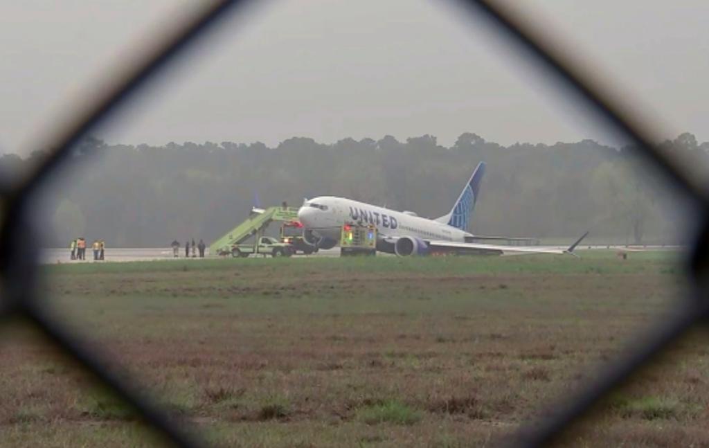 Passengers are evacuated from a United flight at George Bush International Airport, Friday, March 8, 2024 in Houston.