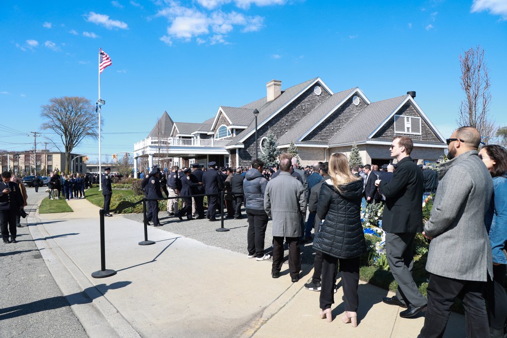 Mourners lining up outside the Massapequa Funeral Home in remembrance of slain NYPD officer Jonathan Diller