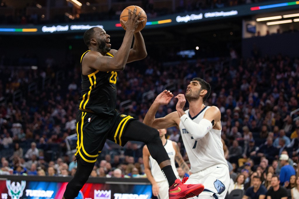 Warriors forward Draymond Green (23) drives to the basket against Memphis Grizzlies forward Santi Aldama (7) during the second quarter at Chase Center. 