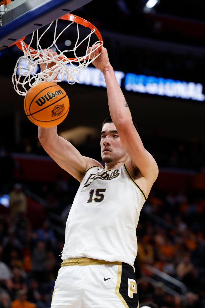 Purdue Boilermakers center Zach Edey (15) dunks the ball in the second half against the Gonzaga Bulldogs during the NCAA Tournament Midwest Regional at Little Caesars Arena. 