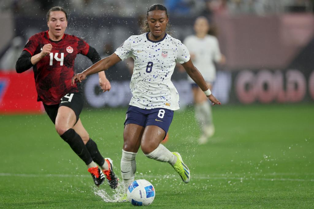 Jaedyn Shaw #8 of the United States attempts a shot on goal in the first half against Canada during the 2024 Concacaf W Gold Cup semifinals.