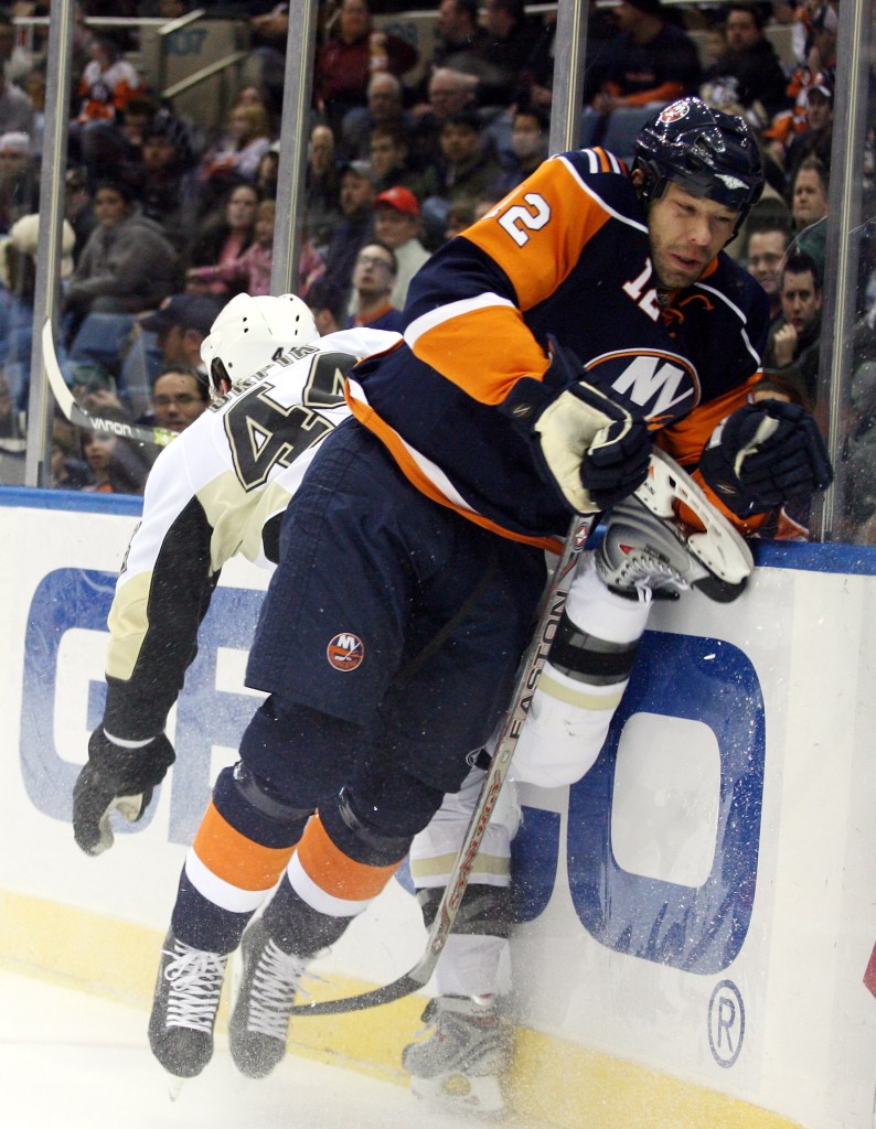 Chris Simon played for both the Islanders and Rangers.