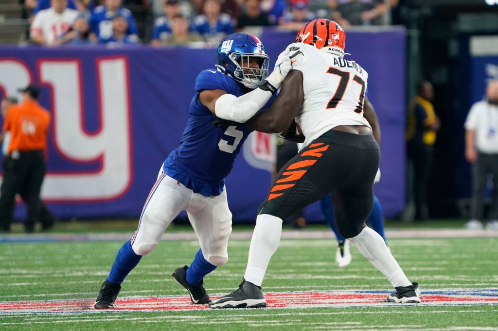 Giants defensive end Kayvon Thibodeaux goes up against Cincinnati Bengals guard Hakeem Adeniji (77) during a preseason game at MetLife Stadium on August 21, 2022.