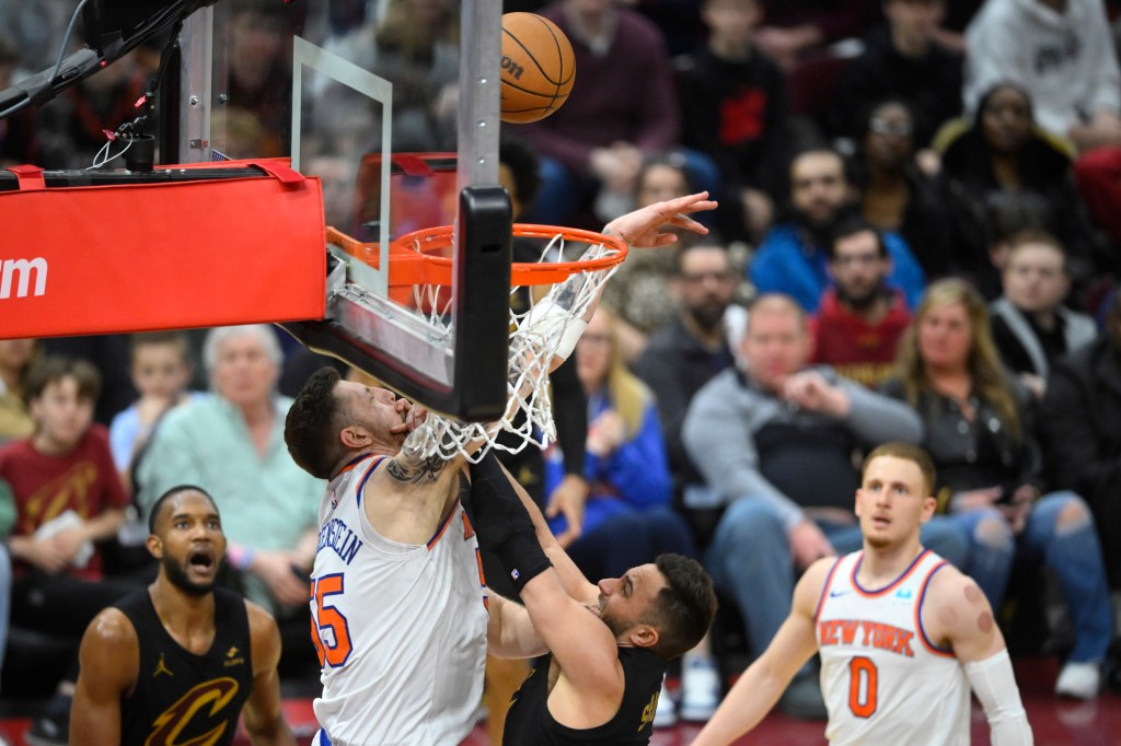 Knicks center Isaiah Hartenstein defends a shot by Cleveland Cavaliers guard Max Strus (1) in the fourth quarter at Rocket Mortgage FieldHouse.