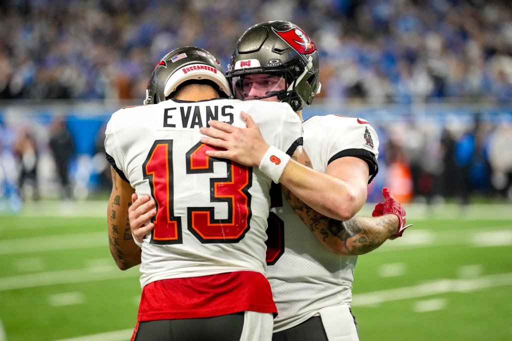 Mike Evans (13) hugs Baker Mayfield during the Buccaneers' playoff loss to the Lions.