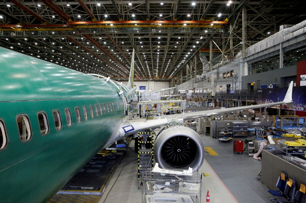 737 MAX-9 under construction.