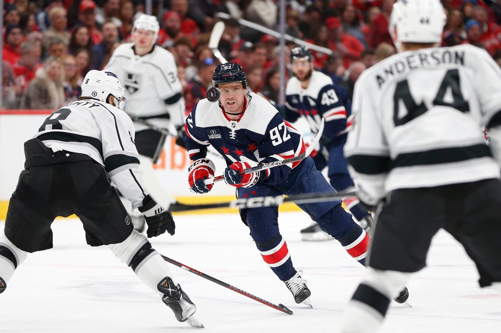 Capitals center Evgeny Kuznetsov (92) battles for the puck with Los Angeles Kings defenseman Drew Doughty