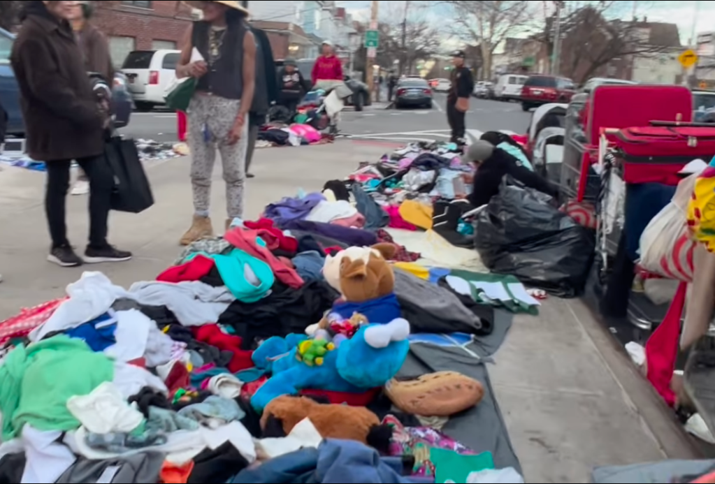 Local resident Ramses Frías filmed blocks and blocks of illegal vendors selling clothes, sneakers, toys, and snacks.