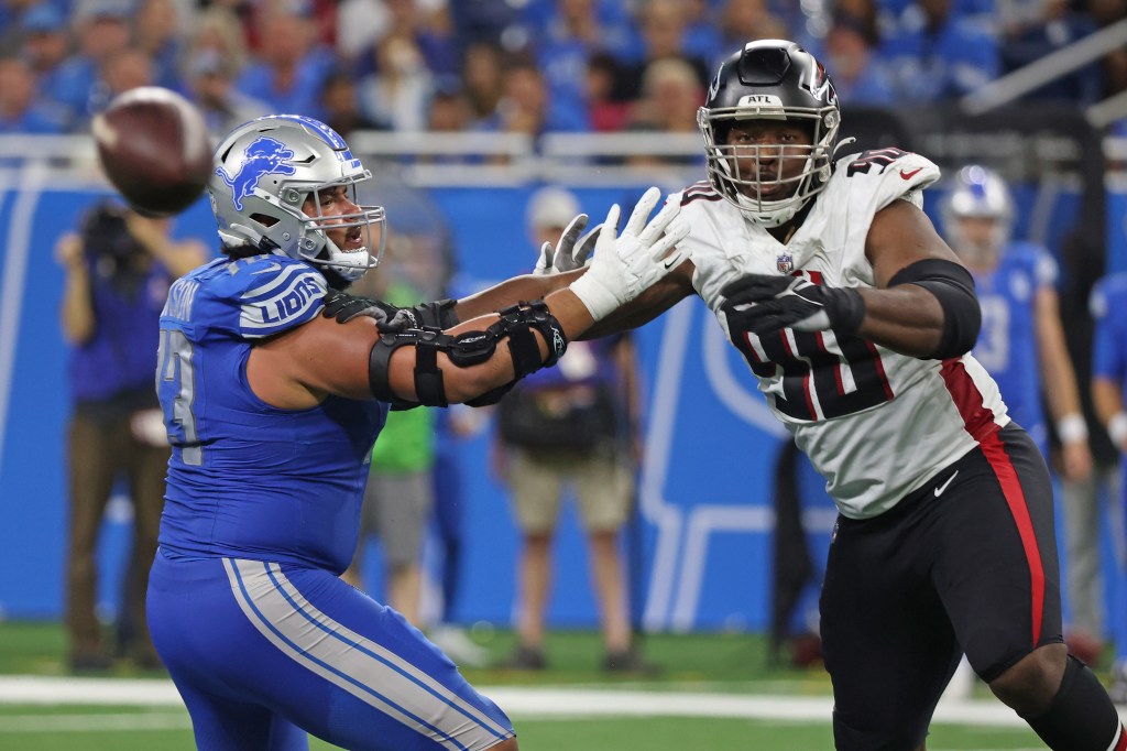 Jonah Jackson defends against Atlanta Falcons defensive tackle David Onyemata (90) during the second half on Sept. 24, 2023.