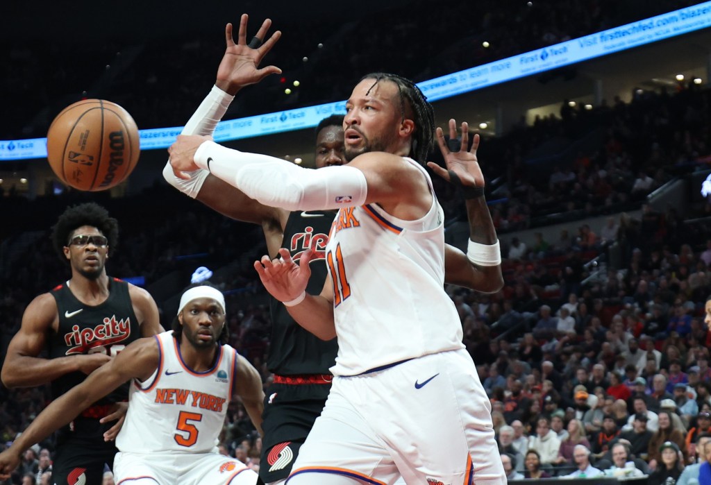 Jalen Brunson, who scored a game-high 45 points, makes a pass during the Knicks' 105-93 win over the Trail Blazers.