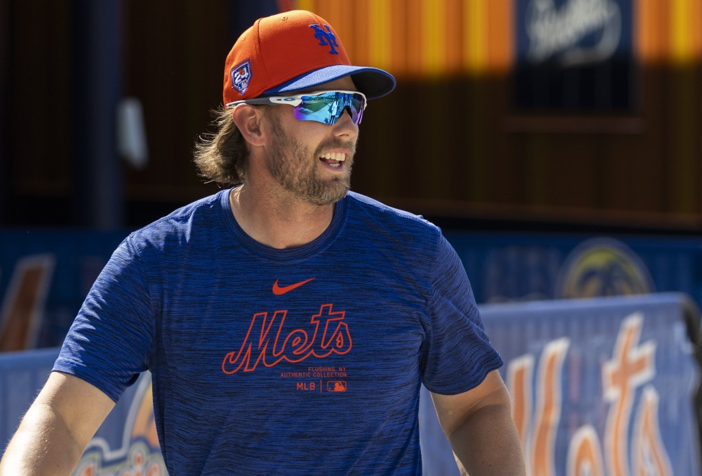 Jeff McNeil is "progressing" and is getting closer to hitting soon, Mets manager Carlos Mendoza said.