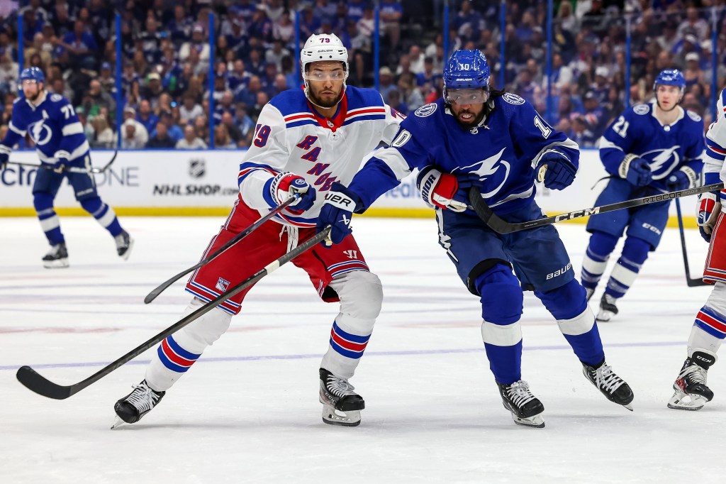 K'Andre Miller (left) and Anthony Duclair battle for the puck during the Rangers' loss.