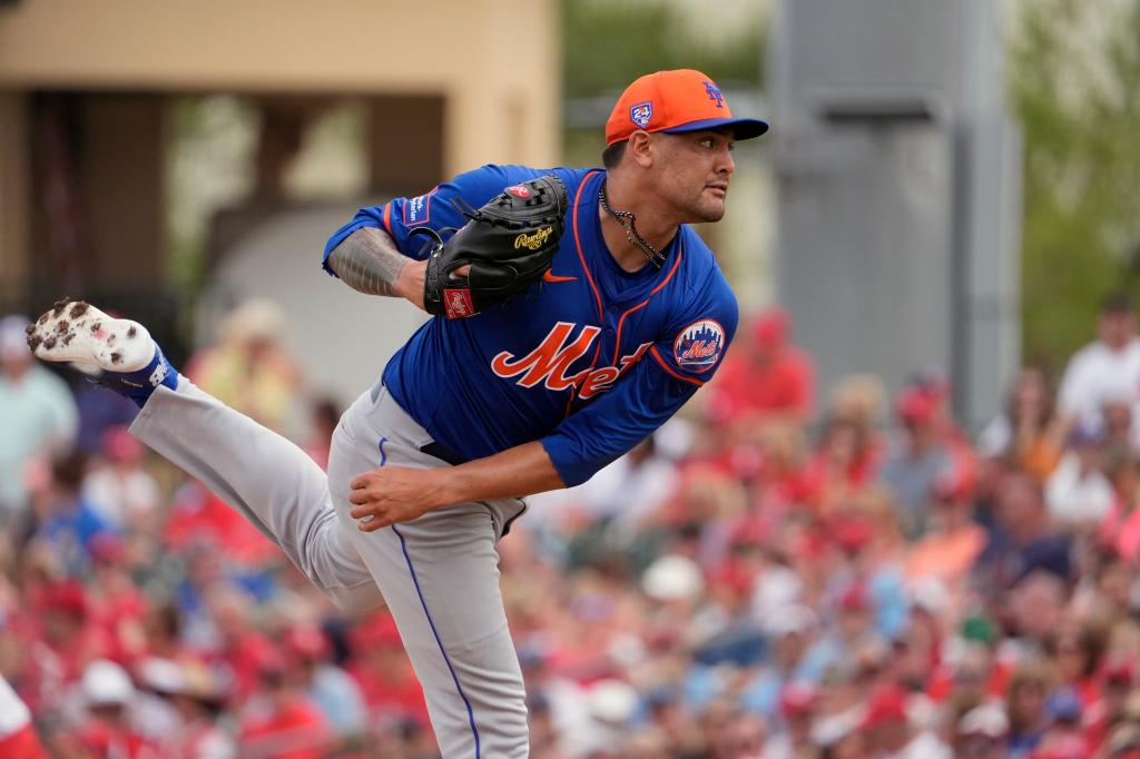 New York Mets starting pitcher Sean Manaea throws during the first inning of a spring training baseball game against the St. Louis Cardinals Saturday, March 9, 2024, in Jupiter, Fla.