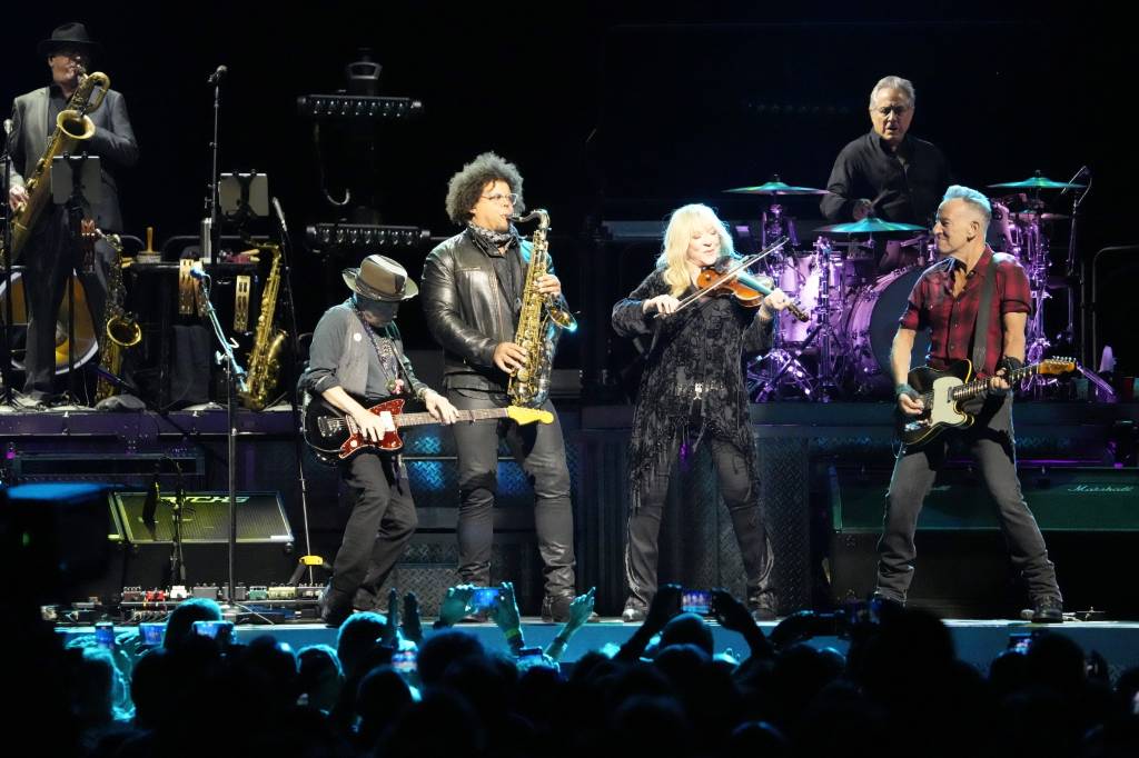 Springsteen was joined in Arizona by his E Street band with the notable absence of his wife Patti Scialfa.