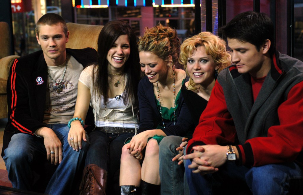 Chad Michael Murray, Sophia Bush, Bethany Joy Lenz, Hilarie Burton and James Lafferty on "One Tree Hill." 