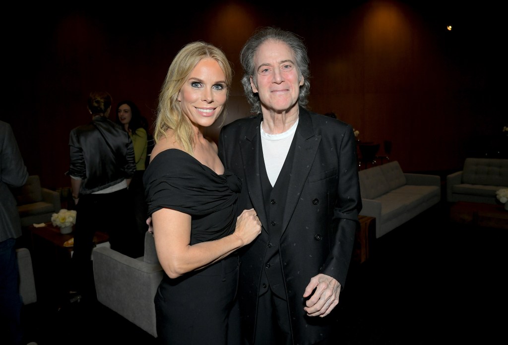 Cheryl Hines with Richard Lewis. 