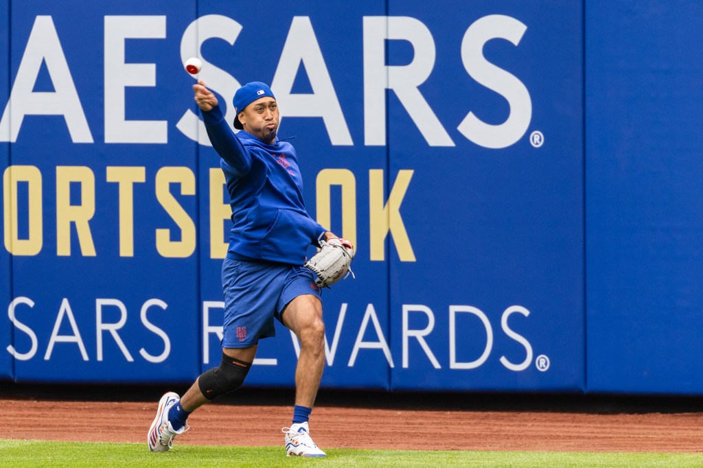 Mets relief pitcher Edwin Diaz throws at practice, Wednesday, March 27, 2024