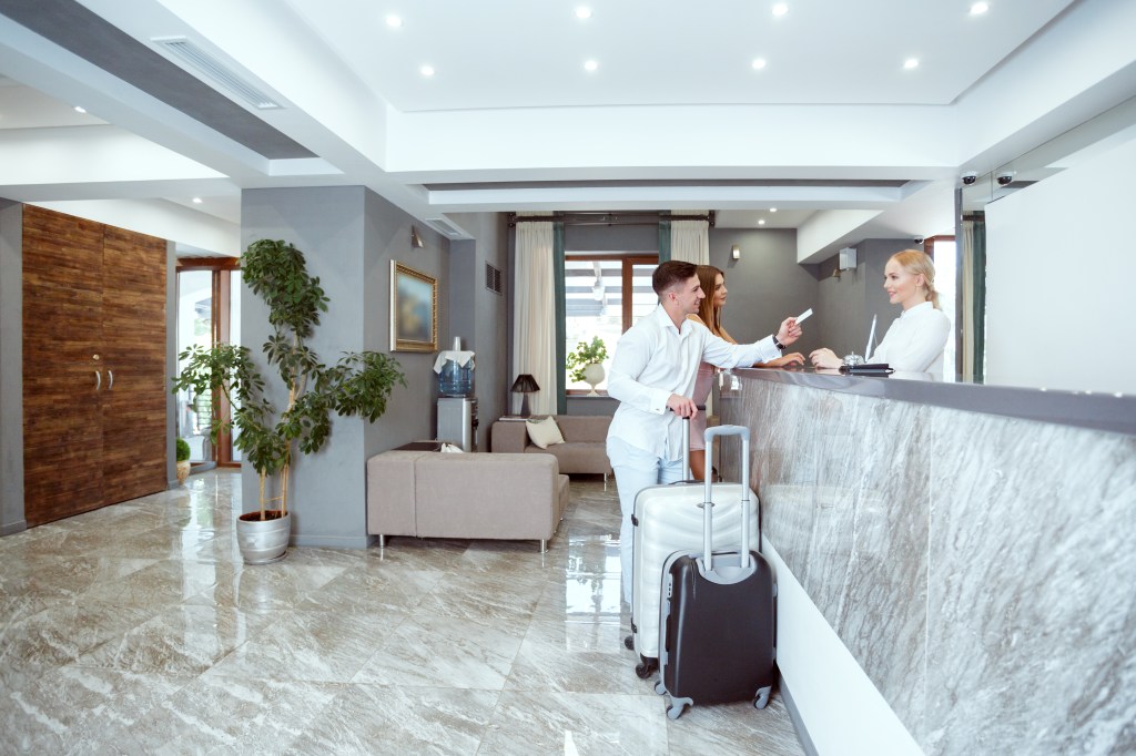 Couple near reception desk in hotel.