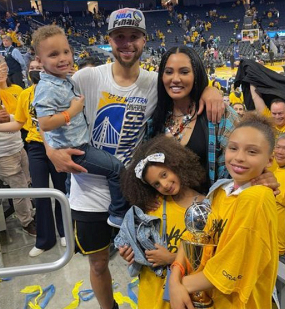 Steph and Ayesha Curry with their three kids.