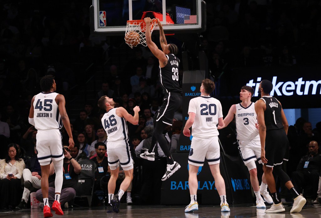 Nets center Nic Claxton (33) dunks during the first half when the Brooklyn Nets played the Memphis Grizzlies Monday, March 4, 2024 at Barclays Center.