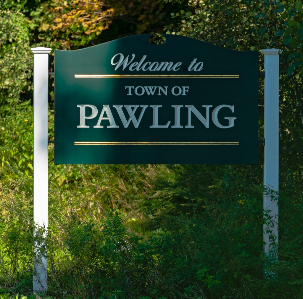 A sign welcoming people to Pawling, NY