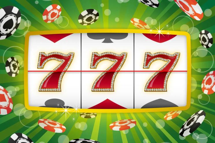 Three lucky sevens on a green background with poker chips.