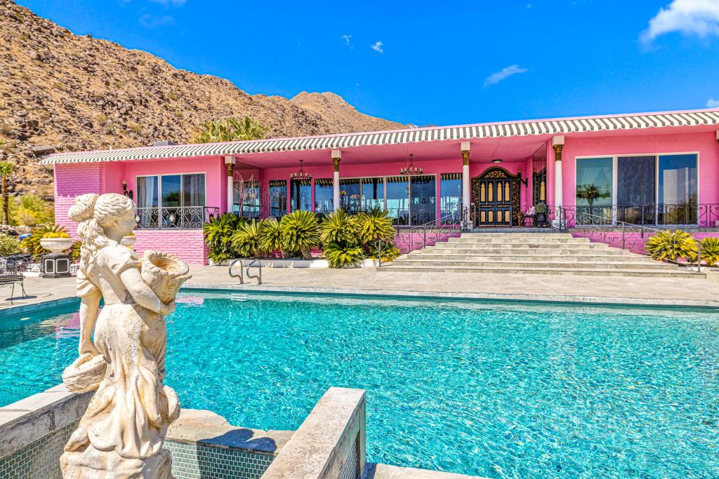 zsa zsa gabor palm springs home finds buyer